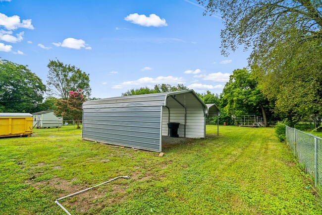 Building Photo - Amazing 3 bedroom home in Burlington