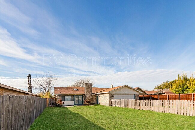 Building Photo - 409 Hardwood Trail