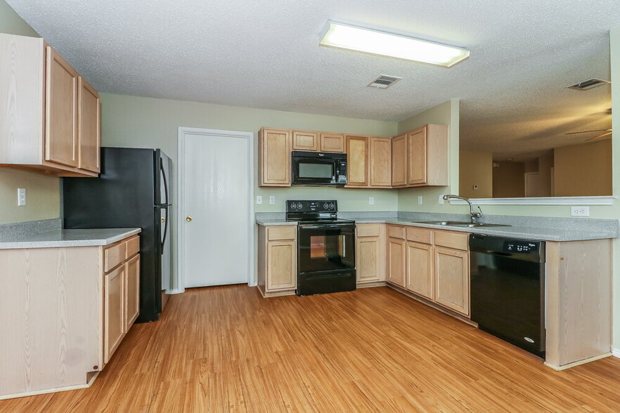 Building Photo - 4113 Hunters Creek Dr