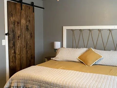 Building Photo - Fully furnished water front condos - BOAT SLIP INCLUDED