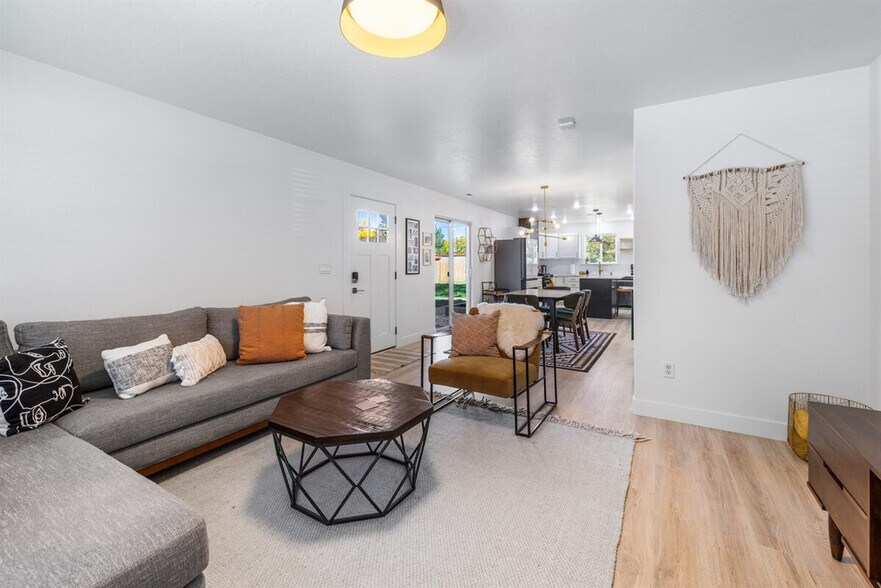 Building Photo - 2624 S Virginia Ave