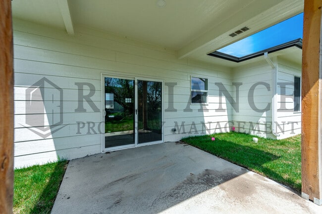 Building Photo - 601 Elmwood St