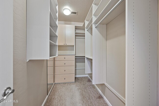 Building Photo - 6057 E Campo Bello Dr