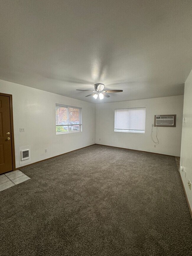 Building Photo - y90312