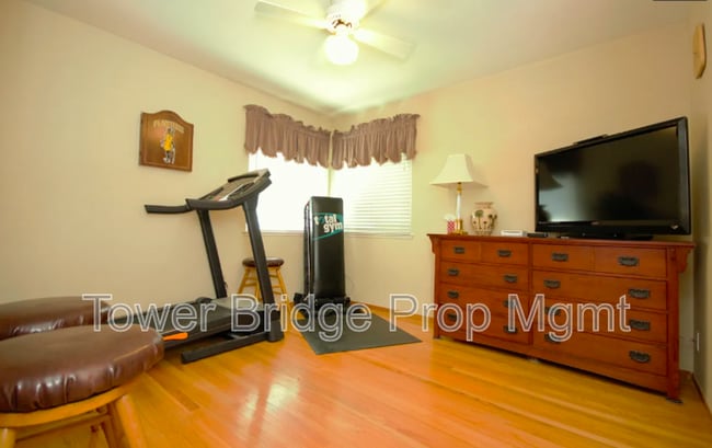 Building Photo - 5680 Reinhold St