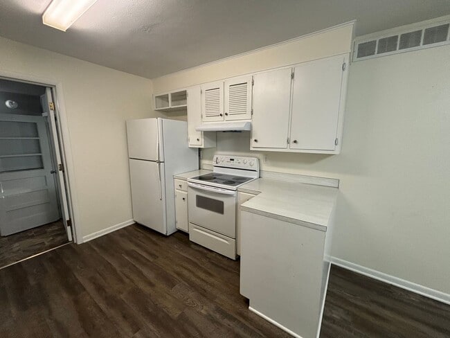 Building Photo - 1010 Larkin Dr