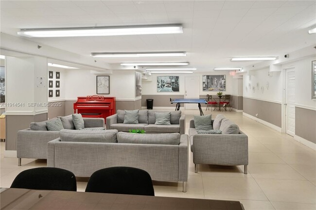 Building Photo - 100 Lincoln Rd