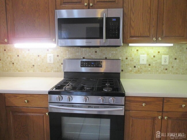 Building Photo - 103 Tived Ln E