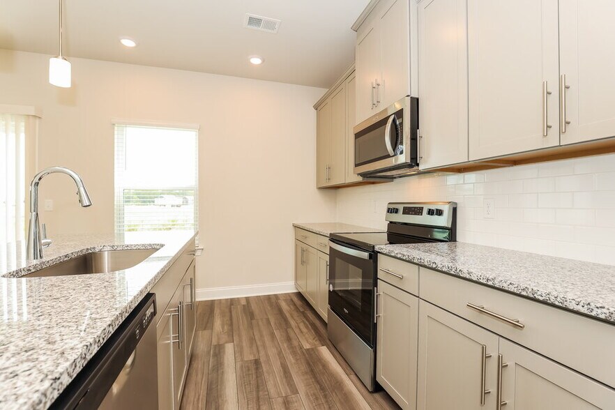 Building Photo - 3610 Mathewson Way