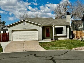 Building Photo - "Charming Home in the Cottonwood Community!"