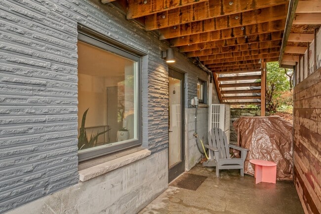 Building Photo - Fully Furnished, 2 Bedroom Rental - Great ...