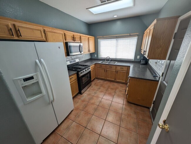 Building Photo - 8000 Revolver Ave