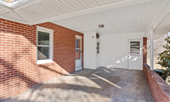 Building Photo - 420 Brock St