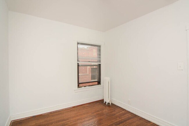 Building Photo - 931 W Sunnyside Ave