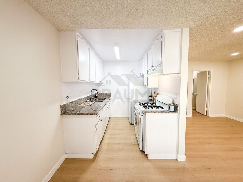 Building Photo - 5461 Kester Ave