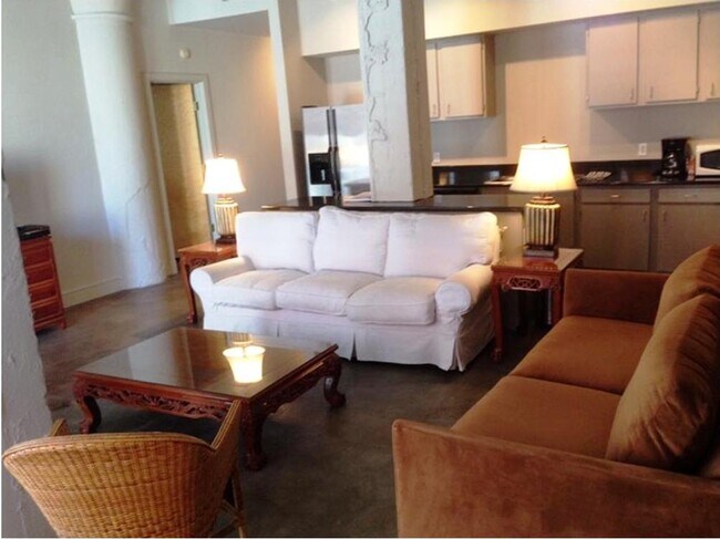 Building Photo - 441 Gravier St