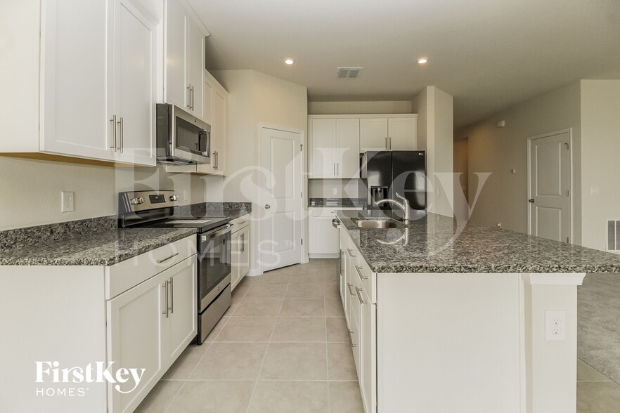 Building Photo - 3058 Hill Point St