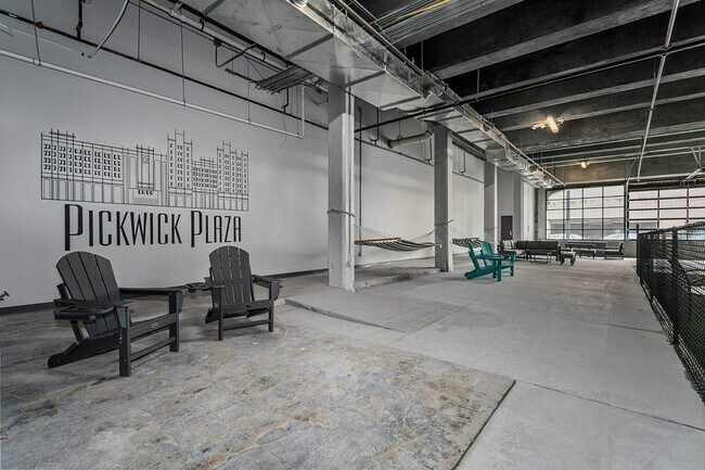 Building Photo - 933 McGee St