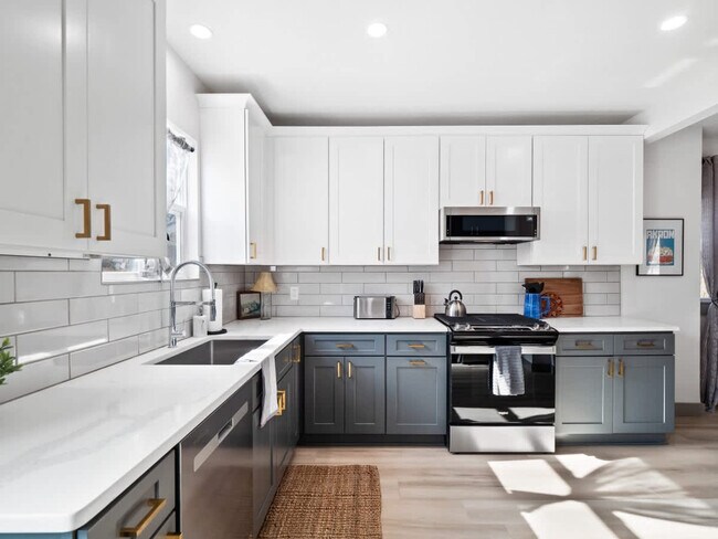 Building Photo - 432 N Firestone Blvd