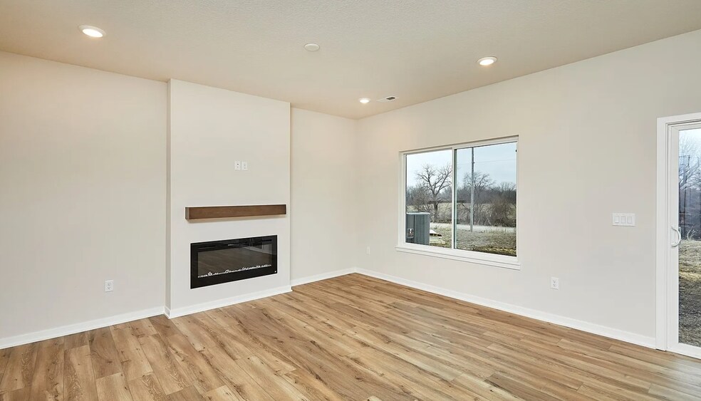 Building Photo - 623 Venice Ave