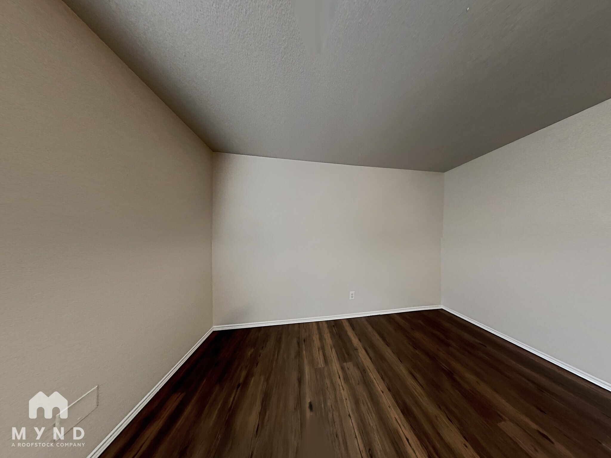 Building Photo - 314 Queens Ct N