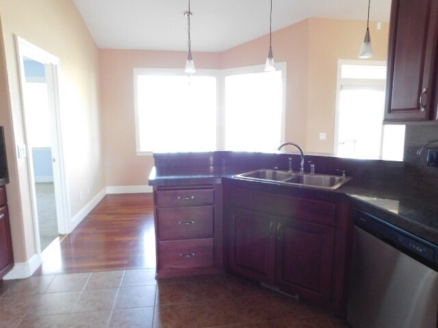 Building Photo - 3Bd/3Ba Single Story House - Move in Ready!