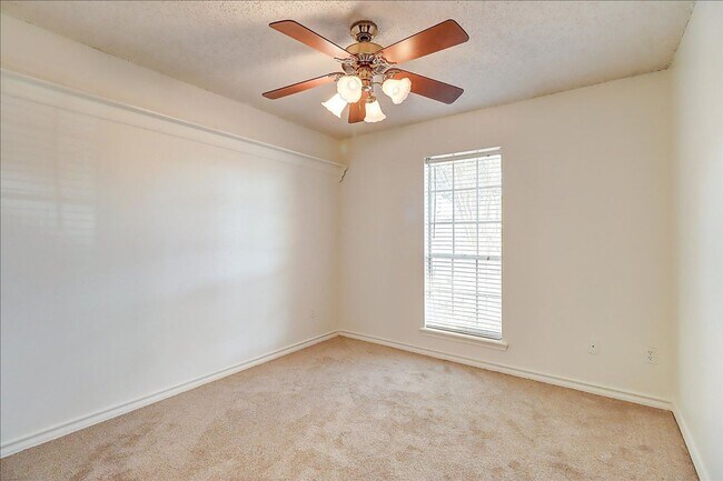 Building Photo - 6405 Clairfield St