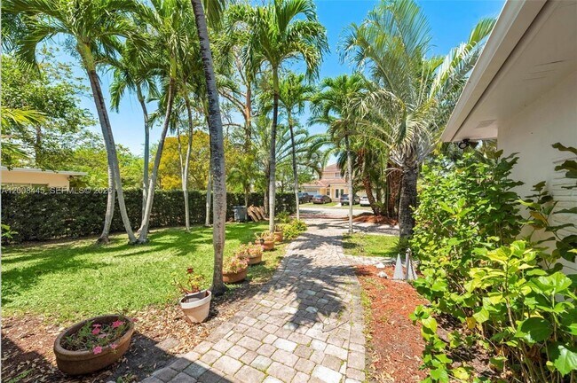 Building Photo - 540 S Shore Dr