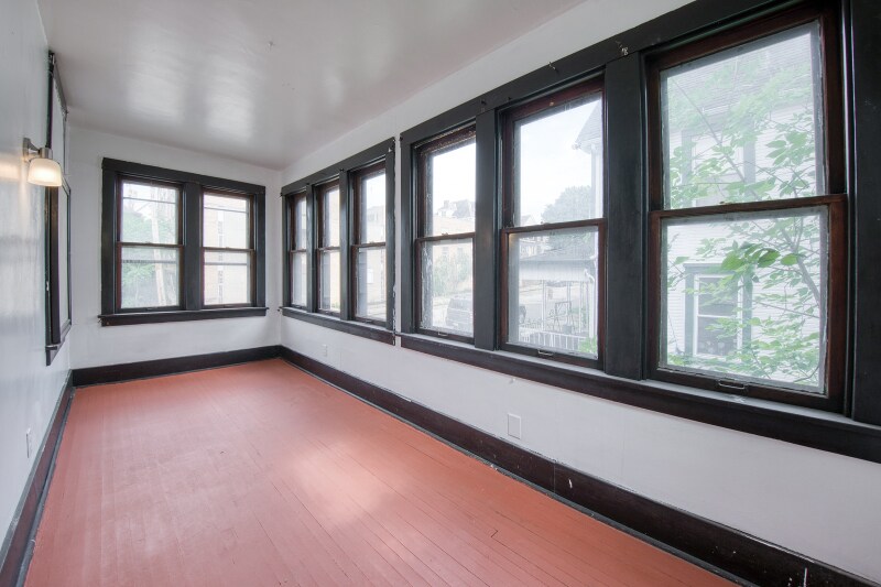 Building Photo - 625 Walnut St