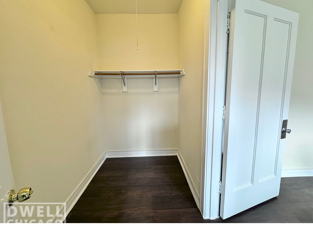 Building Photo - 6900 N Lakewood Ave