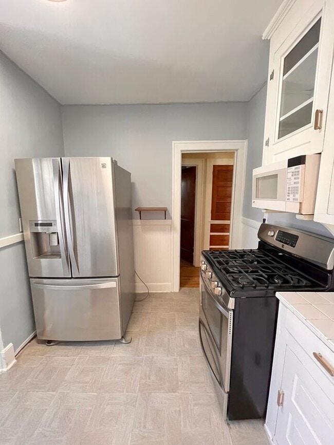 Building Photo - Charming 3-Bedroom Home in a Convenient an...
