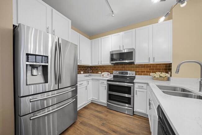 Building Photo - 1629 S Prairie Ave
