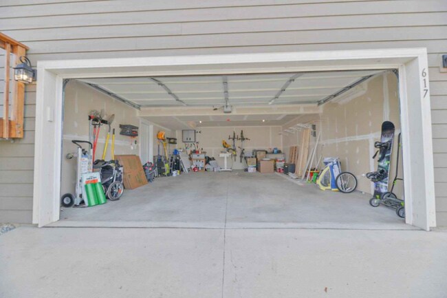 Building Photo - 617 N Shamrock Rd