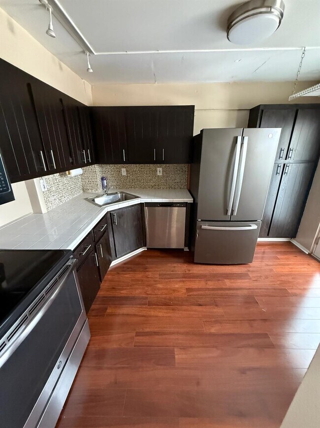 Building Photo - 1075 NE Miami Gardens Dr