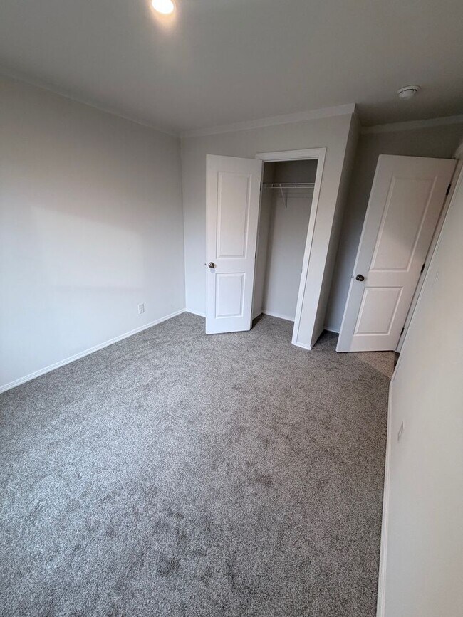 Building Photo - New 3 bedroom 2 bathrooms House on the outskirts of Stayton