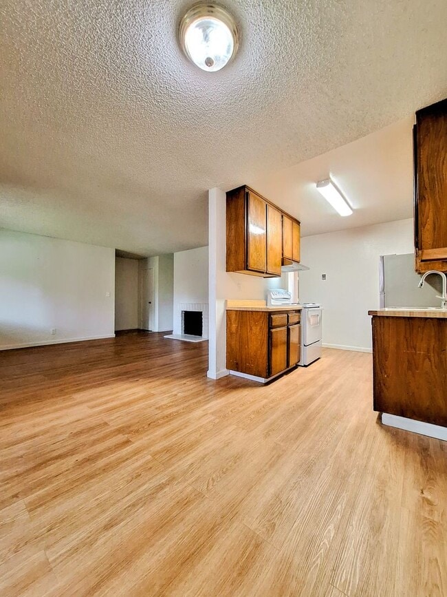 Building Photo - Beautiful 2bd Condo In Gated Community With Pool, Gym, and On-site Laundry