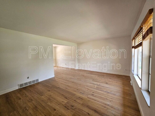 Building Photo - 6824 S Willow St