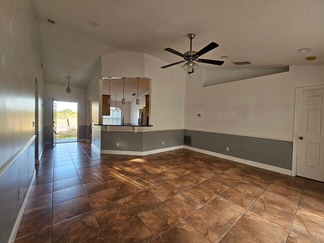 Building Photo - Beautifully Renovated Clermont Home Near Waterfront Park & Trails