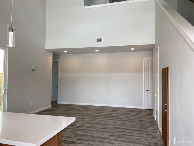 Building Photo - 7600 Via Del Mar Cir