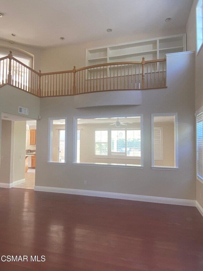 Building Photo - 2559 Parade Ave