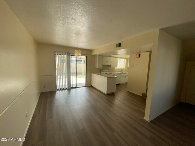 Building Photo - 613 N Pioneer Cir