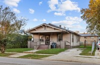 Building Photo - Cozy 3 Bedroom 1 Bath Home with Huge Backy...