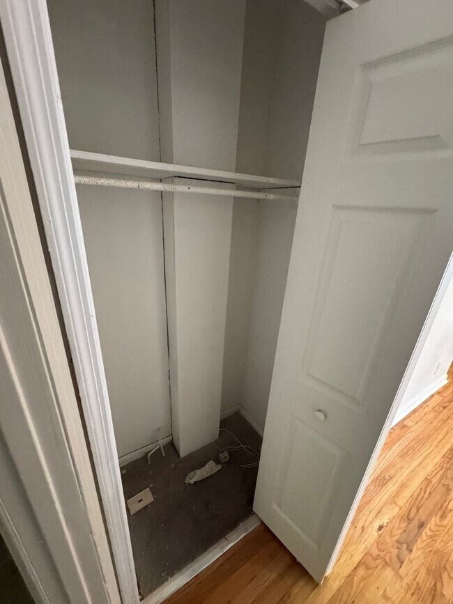 Building Photo - 2408 Groveland Cir S