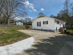 Building Photo - Spacious Three Bedroom Home w/ Fenced Yard