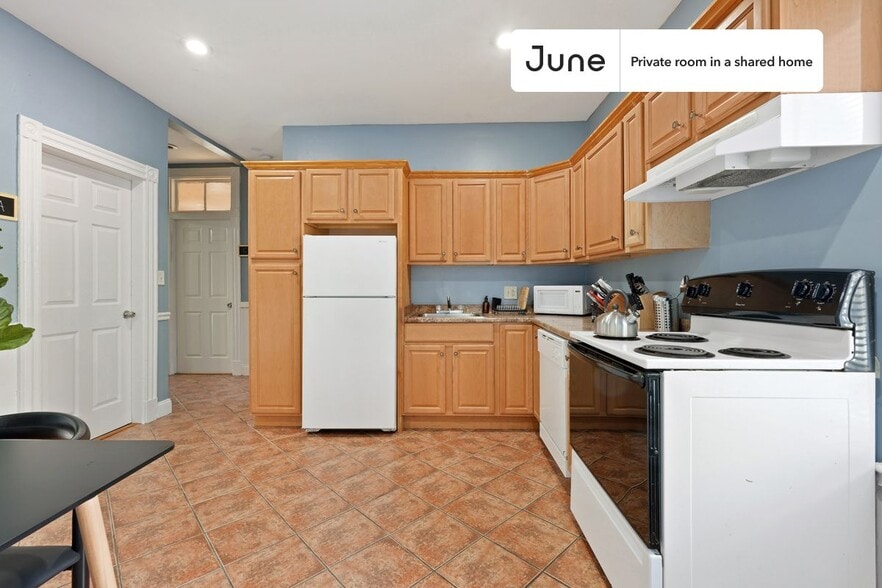Building Photo - Room in Shared 3 bed/1 bath home in Mission Hill