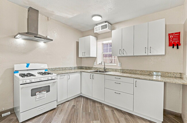 Building Photo - 3701 Hueco Ave