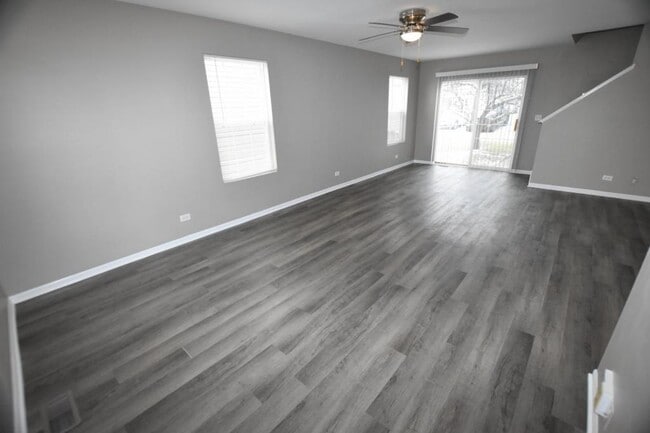 Building Photo - 24 Waterbury Cir