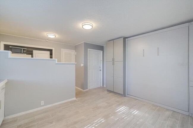 Building Photo - 1223 Cocoanut Ave