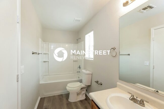 Building Photo - 3 Bedroom Pet-Friendly Home in Mesa, AZ wi...