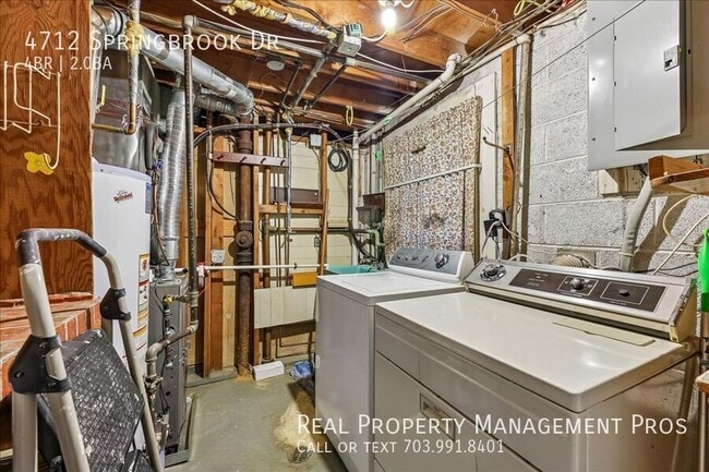 Building Photo - 4712 Springbrook Dr